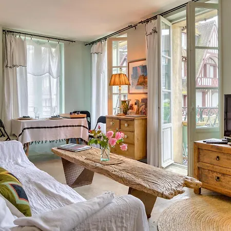 Awesome In Sur Trouville-sur-Mer