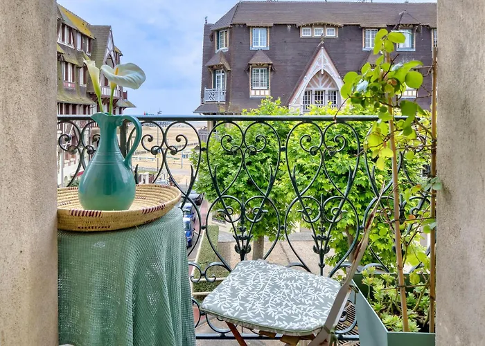 Awesome In Sur Trouville-sur-Mer