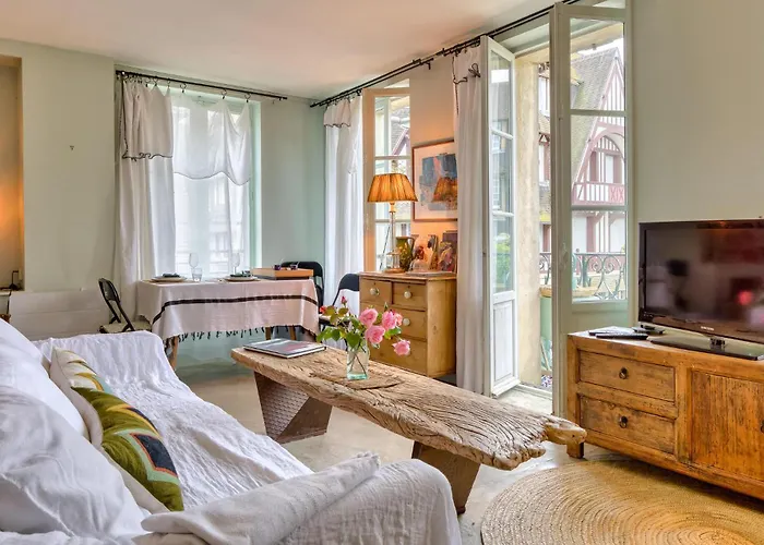 Awesome In Sur Trouville-sur-Mer